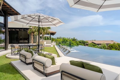 Luxury Villa Photo #9