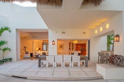 Luxury Villa Photo #18