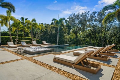 Luxury Villa Photo #4