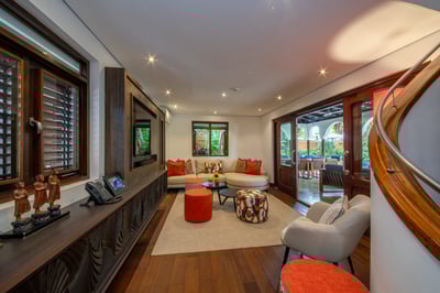 Luxury Villa Photo #6