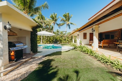 Luxury Villa Photo #4