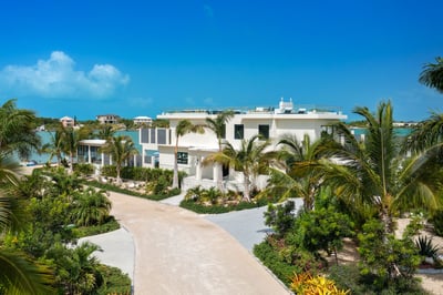 Luxury Villa Photo #7