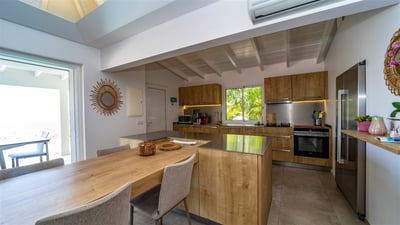 Dining Area & Kitchen