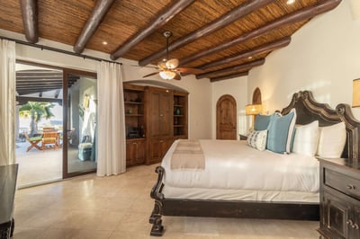 Luxury Villa Photo #47