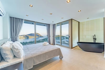 Luxury Villa Photo #43