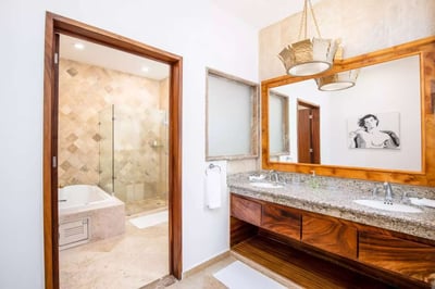 Luxury Villa Photo #40