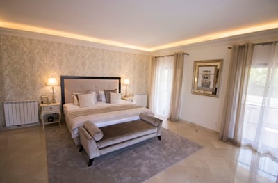 Luxury Villa Photo #23