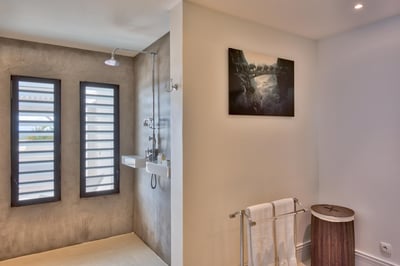 Luxury Villa Photo #23