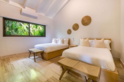 Luxury Villa Photo #17