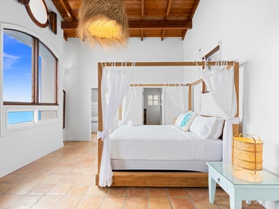 Luxury Villa Photo #21