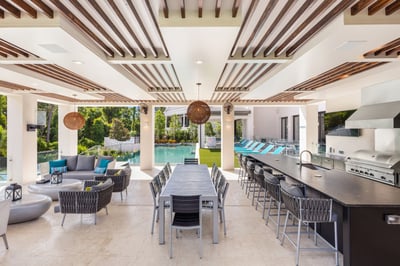 Luxury Villa Photo #6