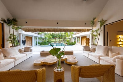 Luxury Villa Photo #5