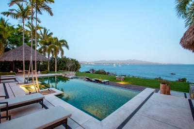 Luxury Villa Photo #3
