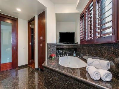 Luxury Villa Photo #38