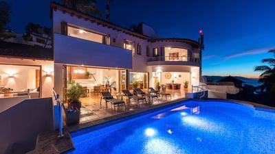 Luxury Villa Photo #4