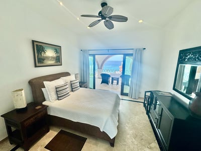 Luxury Villa Photo #40