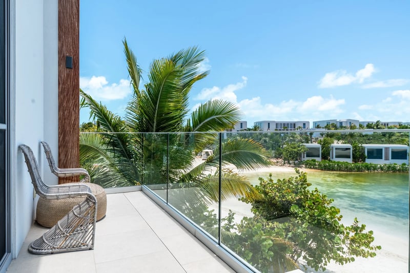 6 Bedroom Lagoon Villa