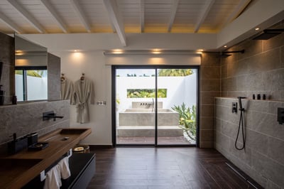 Luxury Villa Photo #38