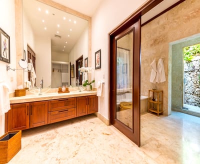 Luxury Villa Photo #39