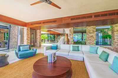 Luxury Villa Photo #18