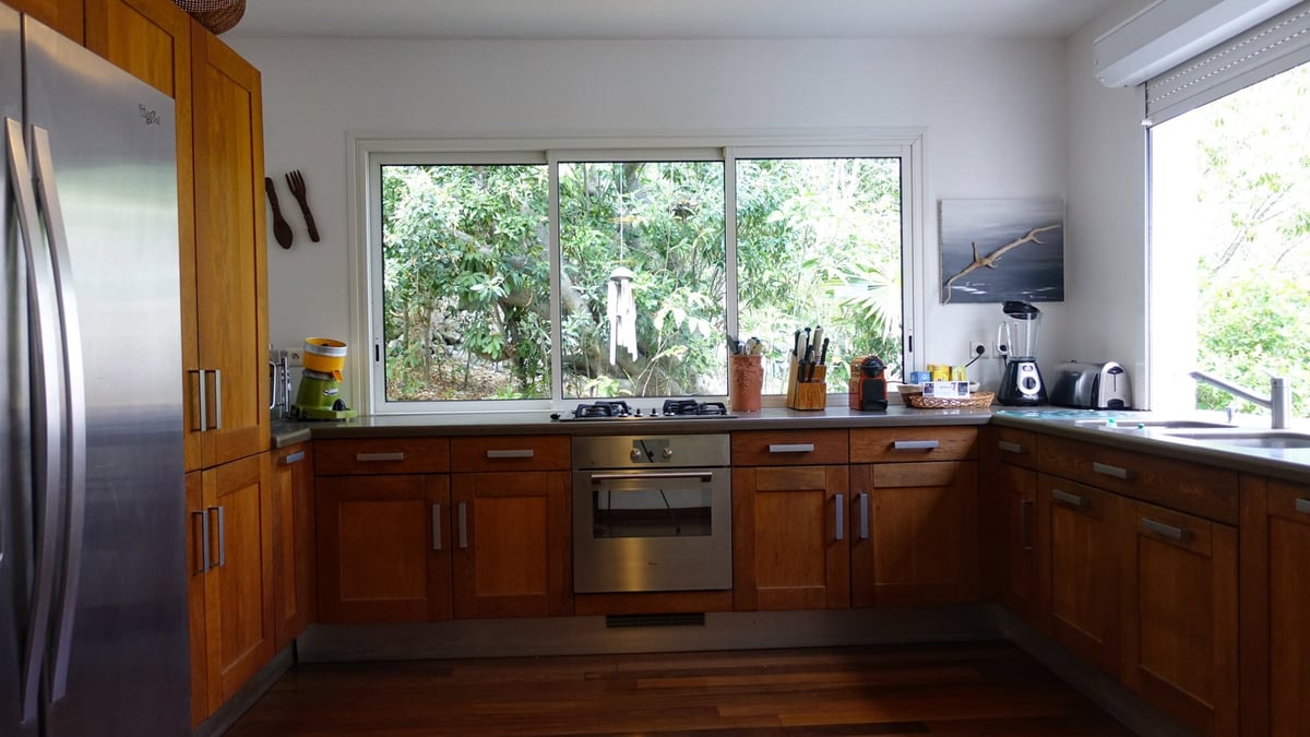 Kitchen & Dining Area - Image 23