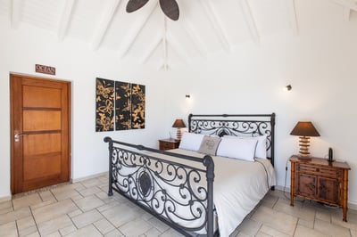 Luxury Villa Photo #28
