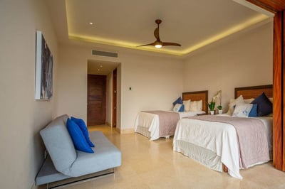 Luxury Villa Photo #25