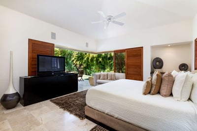 Luxury Villa Photo #25