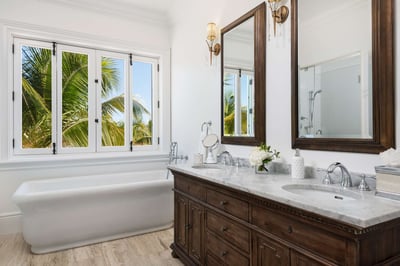 Luxury Villa Photo #30