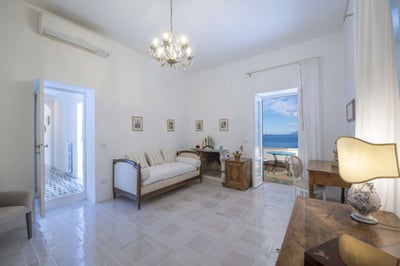 Luxury Villa Photo #27