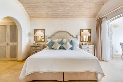 Luxury Villa Photo #9