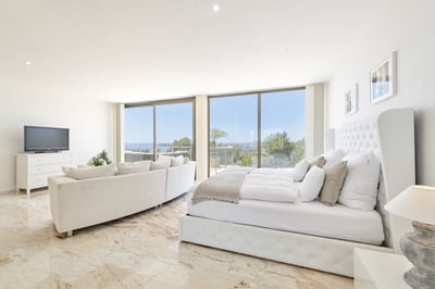 Luxury Villa Photo #24