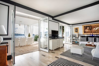 Luxury Villa Photo #11