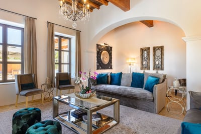 Luxury Villa Photo #13