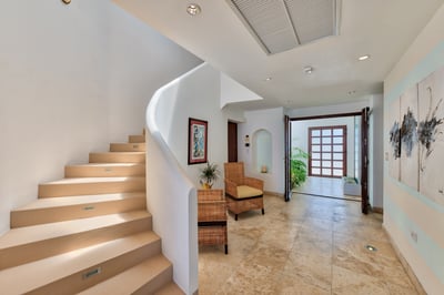 Luxury Villa Photo #25