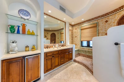 Luxury Villa Photo #42