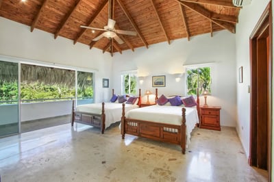Luxury Villa Photo #26
