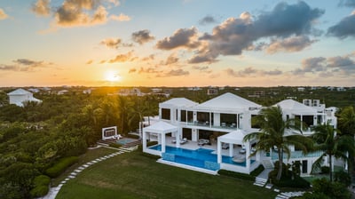 Luxury Villa Photo #13