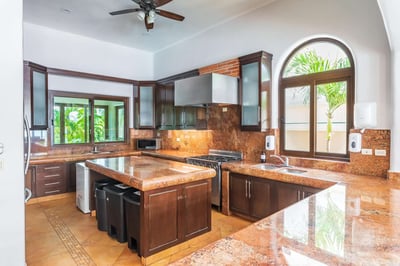Luxury Villa Photo #39
