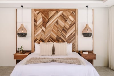 Primary Suite 1: King Bed, AC - Level 1