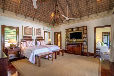 Luxury Villa Photo #17