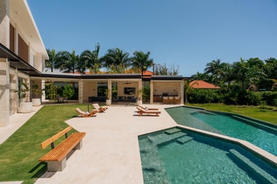 Luxury Villa Photo #4
