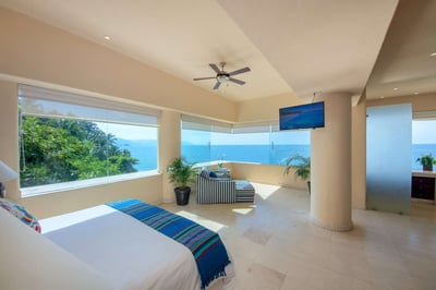 Luxury Villa Photo #22