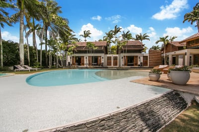 Luxury Villa Photo #4