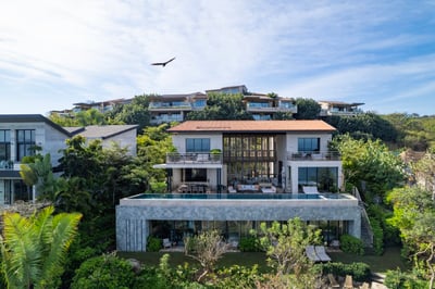 Luxury Villa Photo #3