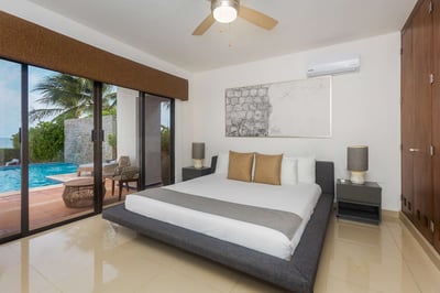 Luxury Villa Photo #26