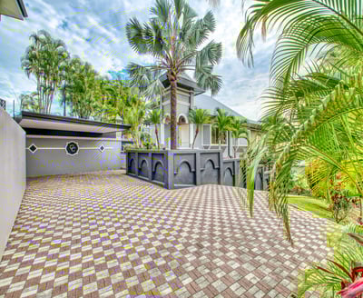 Luxury Villa Photo #23