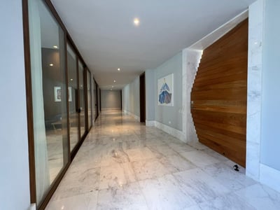 Luxury Villa Photo #21