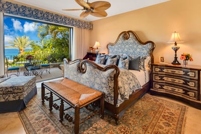Luxury Villa Photo #25