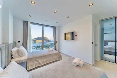 Luxury Villa Photo #58